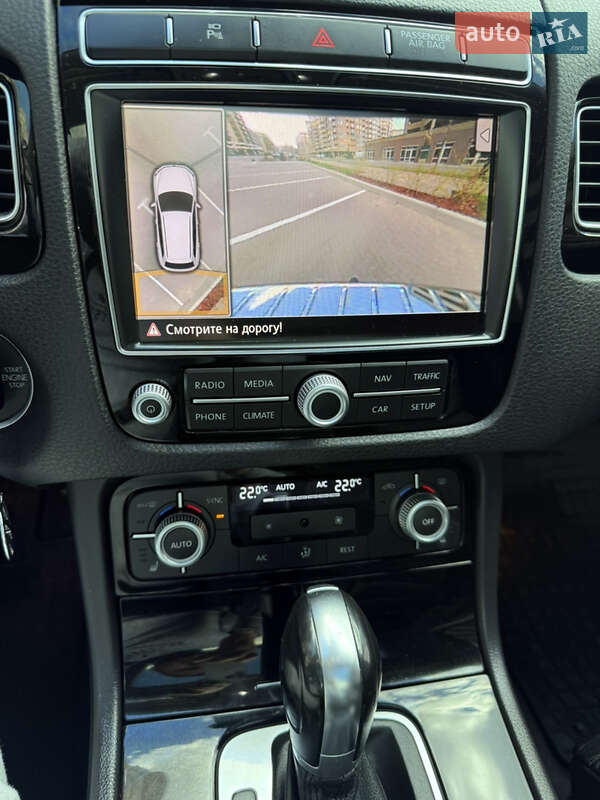 Внедорожник / Кроссовер Volkswagen Touareg 2014 в Киеве