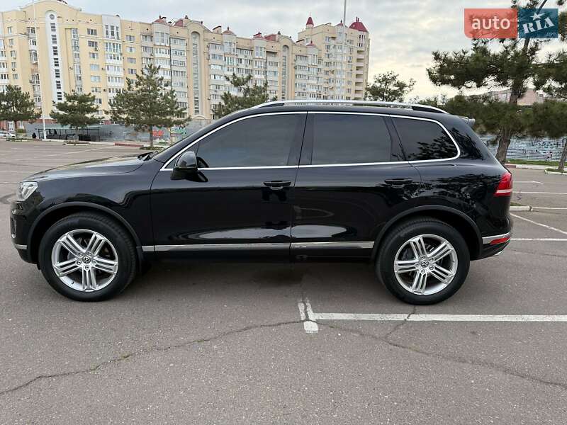 Позашляховик / Кросовер Volkswagen Touareg 2014 в Миколаєві