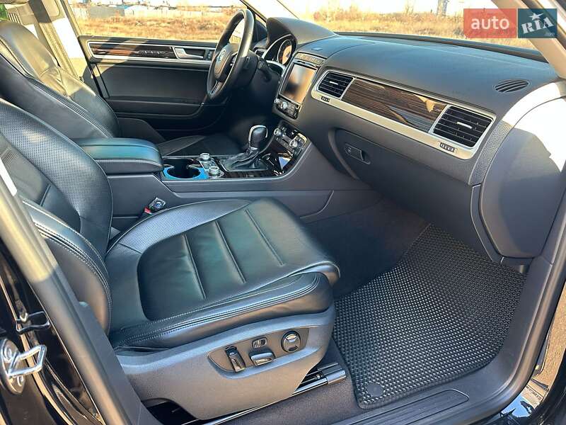 Позашляховик / Кросовер Volkswagen Touareg 2014 в Миколаєві