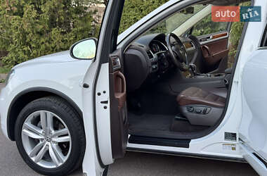 Внедорожник / Кроссовер Volkswagen Touareg 2012 в 
