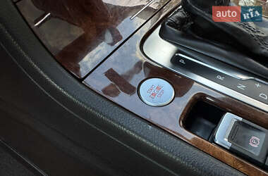 Внедорожник / Кроссовер Volkswagen Touareg 2012 в 