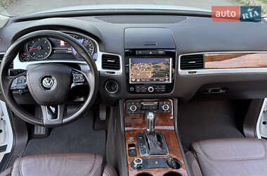 Внедорожник / Кроссовер Volkswagen Touareg 2012 в 