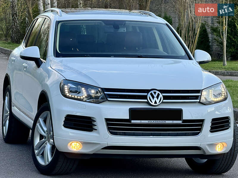 Внедорожник / Кроссовер Volkswagen Touareg 2012 в 