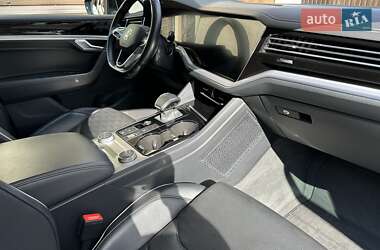 Внедорожник / Кроссовер Volkswagen Touareg 2020 в 