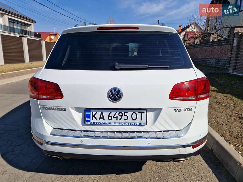 Внедорожник / Кроссовер Volkswagen Touareg 2016 в Киеве