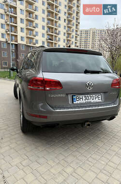 Внедорожник / Кроссовер Volkswagen Touareg 2010 в 