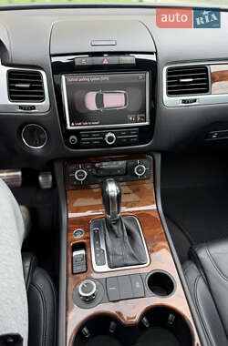 Внедорожник / Кроссовер Volkswagen Touareg 2010 в 