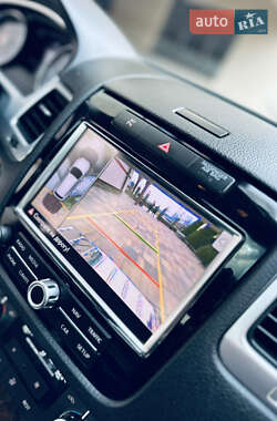Внедорожник / Кроссовер Volkswagen Touareg 2011 в 
