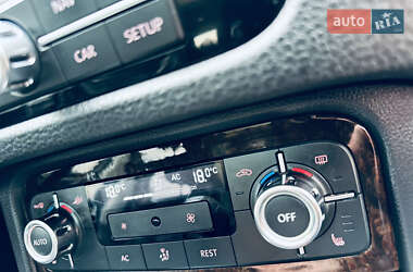 Внедорожник / Кроссовер Volkswagen Touareg 2011 в 