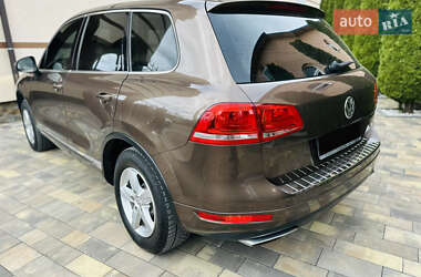 Внедорожник / Кроссовер Volkswagen Touareg 2011 в 