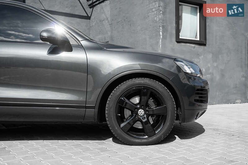 Позашляховик / Кросовер Volkswagen Touareg 2013 в Києві
