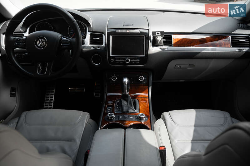 Позашляховик / Кросовер Volkswagen Touareg 2013 в Києві