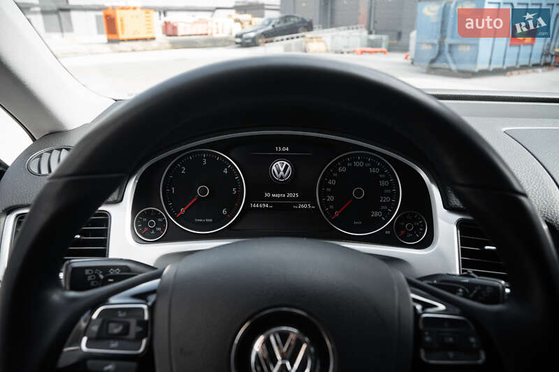 Позашляховик / Кросовер Volkswagen Touareg 2013 в Києві