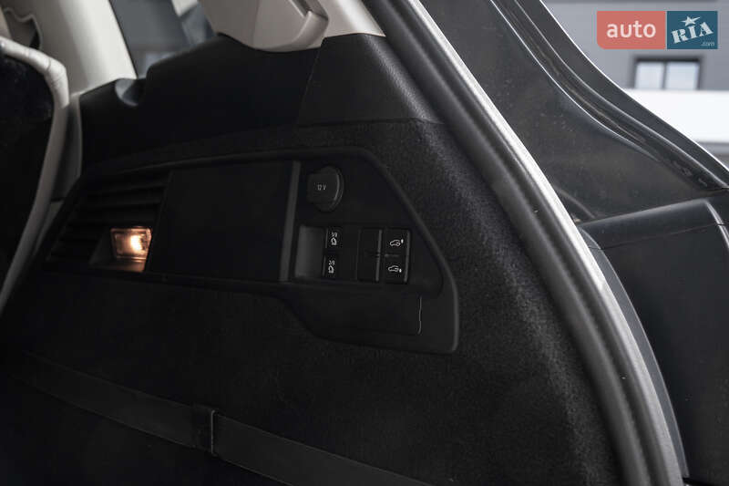Позашляховик / Кросовер Volkswagen Touareg 2013 в Києві