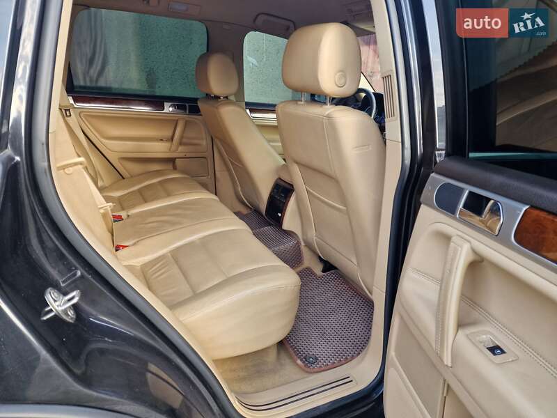 Позашляховик / Кросовер Volkswagen Touareg 2005 в Дубні