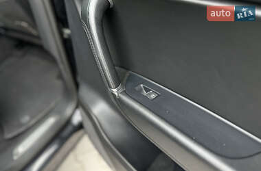 Внедорожник / Кроссовер Volkswagen Touareg 2013 в 