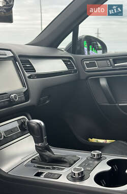 Внедорожник / Кроссовер Volkswagen Touareg 2014 в 