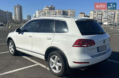 Внедорожник / Кроссовер Volkswagen Touareg 2014 в 
