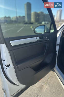 Внедорожник / Кроссовер Volkswagen Touareg 2014 в 