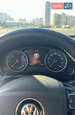 Внедорожник / Кроссовер Volkswagen Touareg 2014 в 