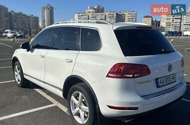 Внедорожник / Кроссовер Volkswagen Touareg 2014 в 