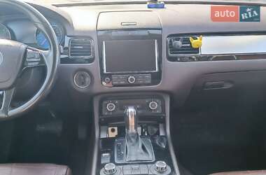 Внедорожник / Кроссовер Volkswagen Touareg 2010 в 