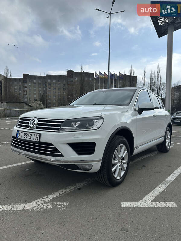 Внедорожник / Кроссовер Volkswagen Touareg 2013 в 