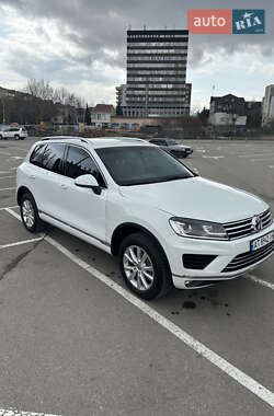 Внедорожник / Кроссовер Volkswagen Touareg 2013 в 