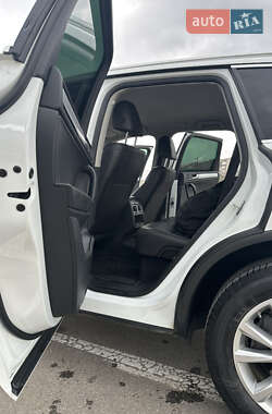 Внедорожник / Кроссовер Volkswagen Touareg 2013 в 