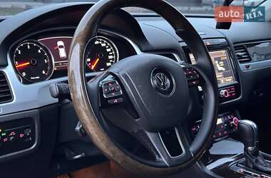 Позашляховик / Кросовер Volkswagen Touareg 2012 в 