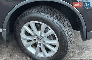 Позашляховик / Кросовер Volkswagen Touareg 2012 в 