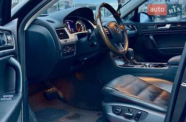 Позашляховик / Кросовер Volkswagen Touareg 2012 в 