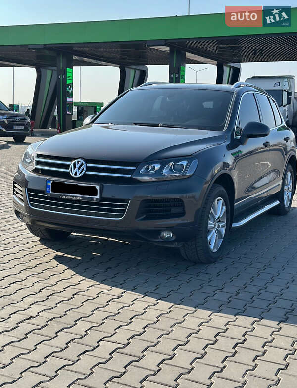 Позашляховик / Кросовер Volkswagen Touareg 2012 в 
