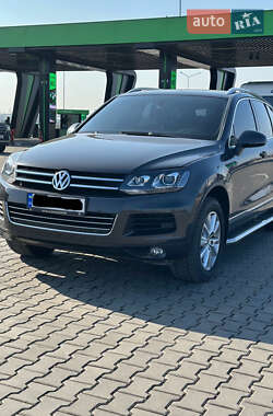Позашляховик / Кросовер Volkswagen Touareg 2012 в 