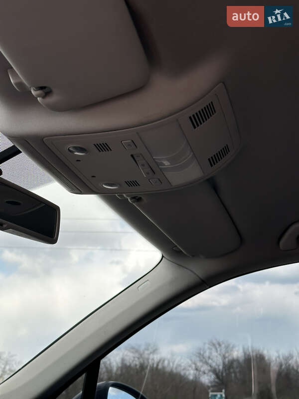 Внедорожник / Кроссовер Volkswagen Touareg 2012 в Николаеве