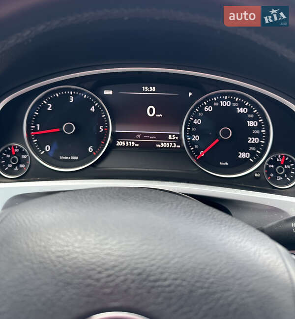 Внедорожник / Кроссовер Volkswagen Touareg 2012 в Николаеве