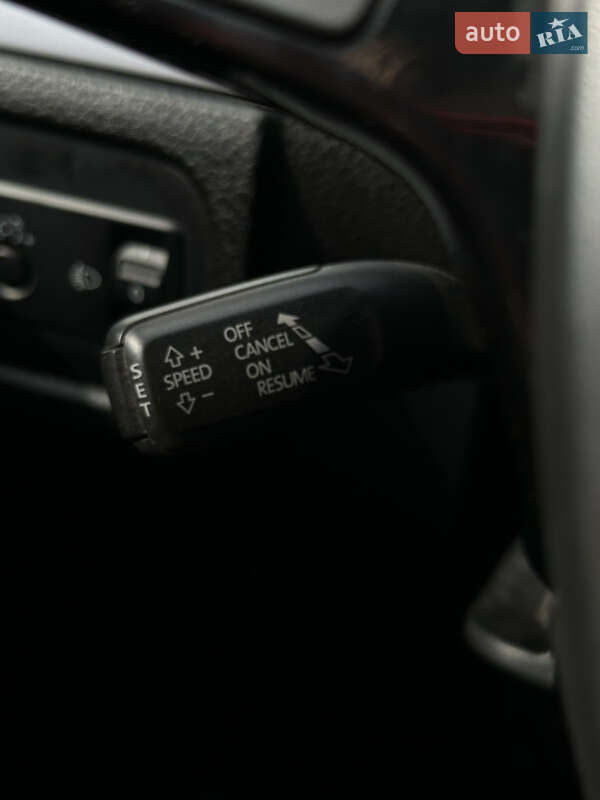 Внедорожник / Кроссовер Volkswagen Touareg 2012 в Николаеве