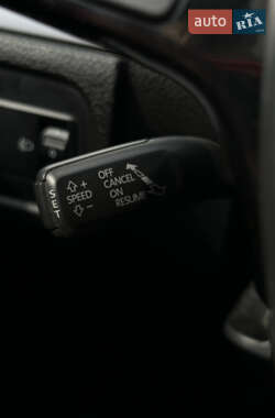 Позашляховик / Кросовер Volkswagen Touareg 2012 в 