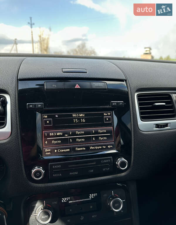 Внедорожник / Кроссовер Volkswagen Touareg 2012 в Николаеве