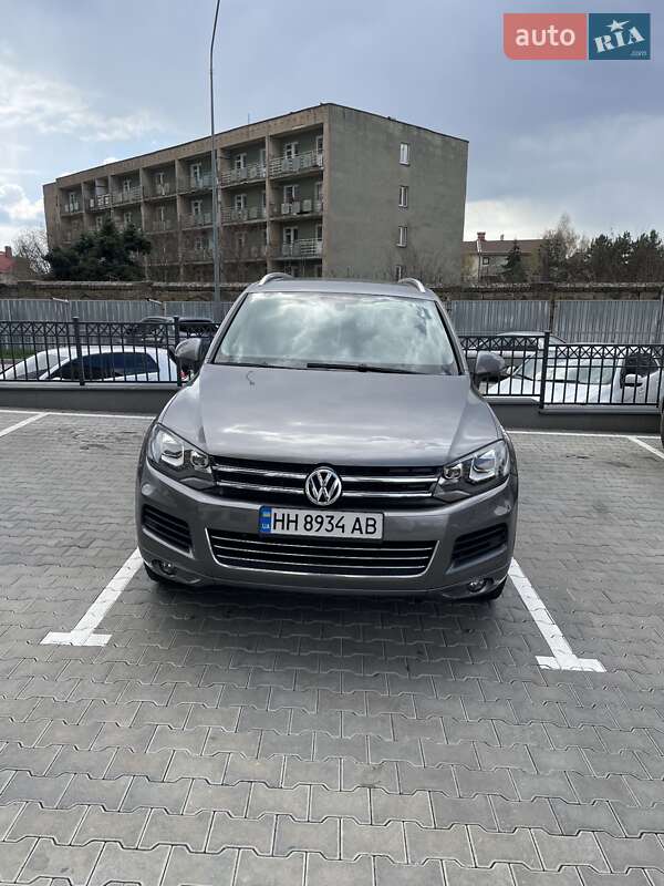 Внедорожник / Кроссовер Volkswagen Touareg 2011 в Одессе