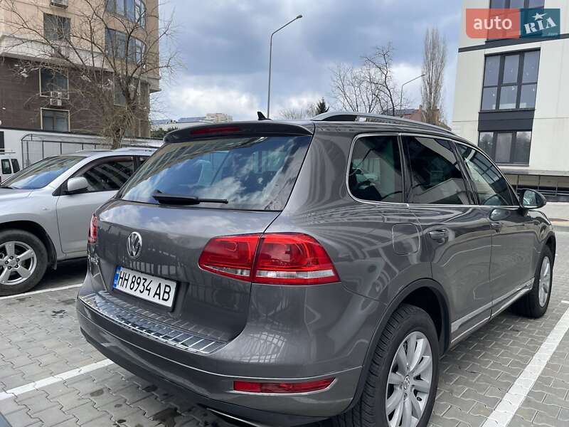 Внедорожник / Кроссовер Volkswagen Touareg 2011 в Одессе
