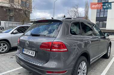 Позашляховик / Кросовер Volkswagen Touareg 2011 в 