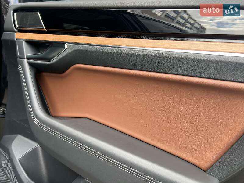 Внедорожник / Кроссовер Volkswagen Touareg 2018 в Киеве