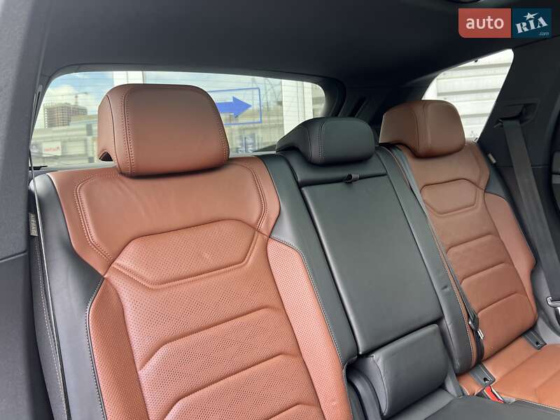 Внедорожник / Кроссовер Volkswagen Touareg 2018 в Киеве
