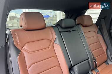 Внедорожник / Кроссовер Volkswagen Touareg 2018 в 