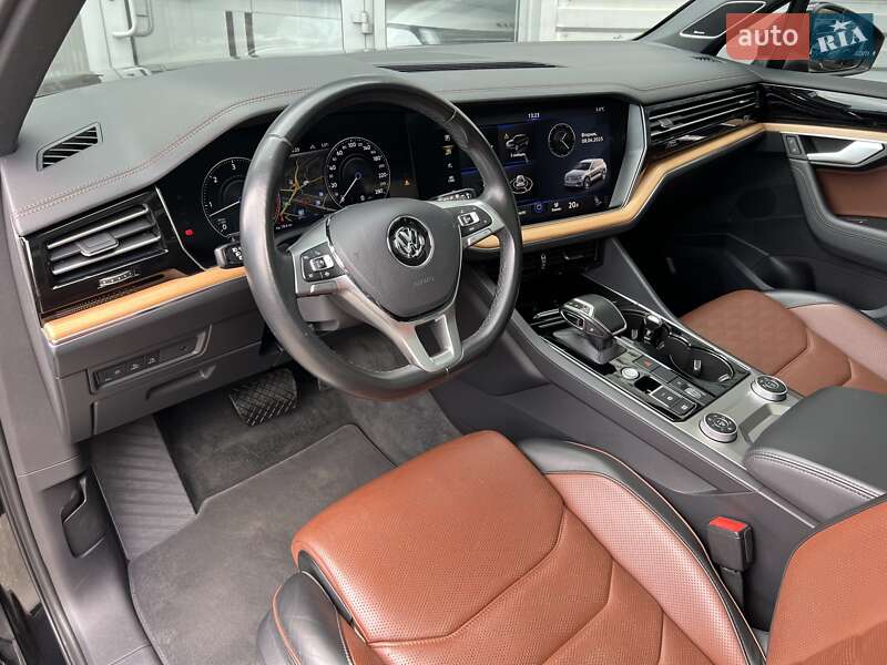 Внедорожник / Кроссовер Volkswagen Touareg 2018 в Киеве