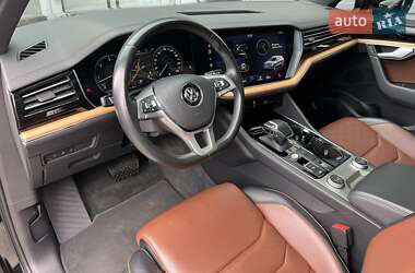 Внедорожник / Кроссовер Volkswagen Touareg 2018 в 