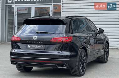 Внедорожник / Кроссовер Volkswagen Touareg 2018 в 
