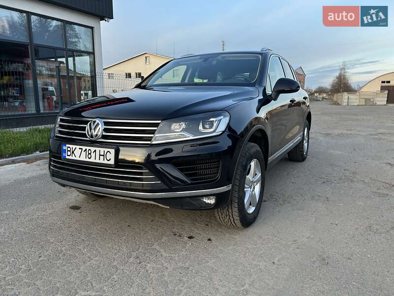 Позашляховик / Кросовер Volkswagen Touareg 2016 в Рівному
