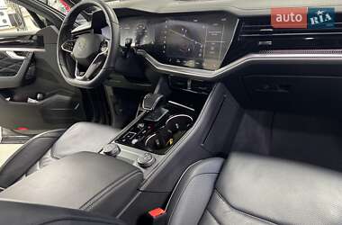 Внедорожник / Кроссовер Volkswagen Touareg 2023 в 